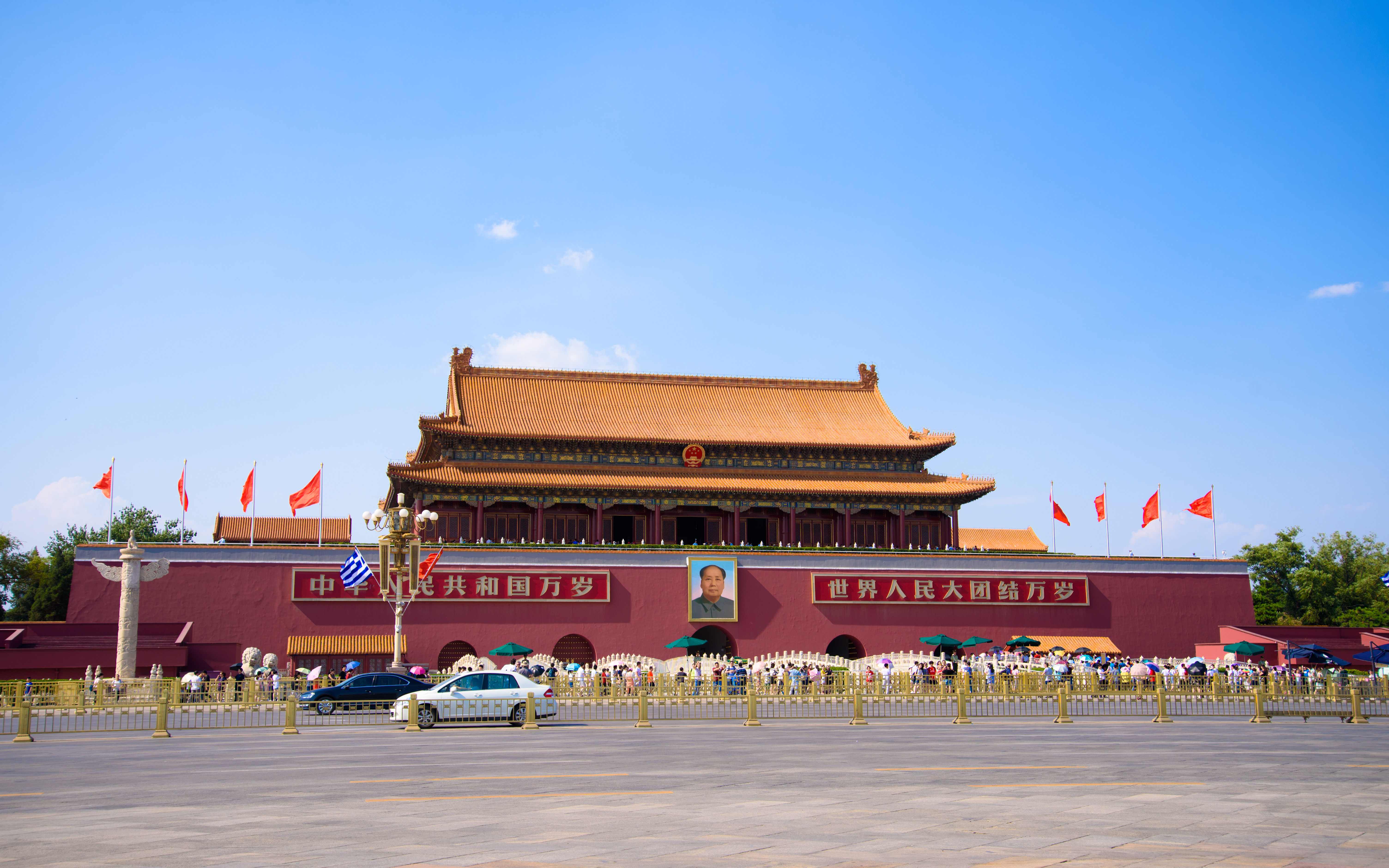 十九届五中全会公报：坚持把发展经济的着力点放在实体经济